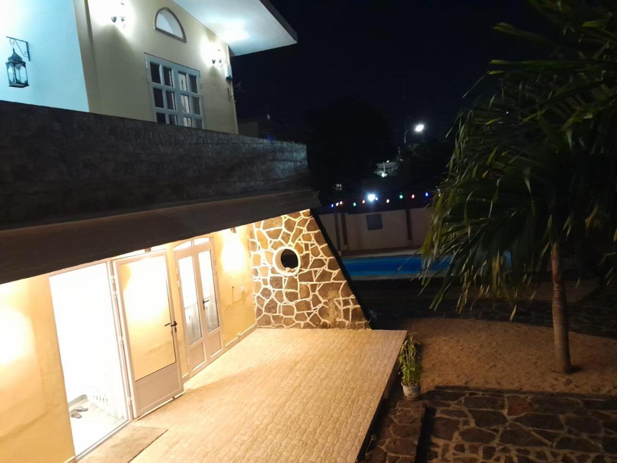 Villa Santa Avec Piscine Et Jardin بوينتي أو بيتشيز المظهر الخارجي الصورة